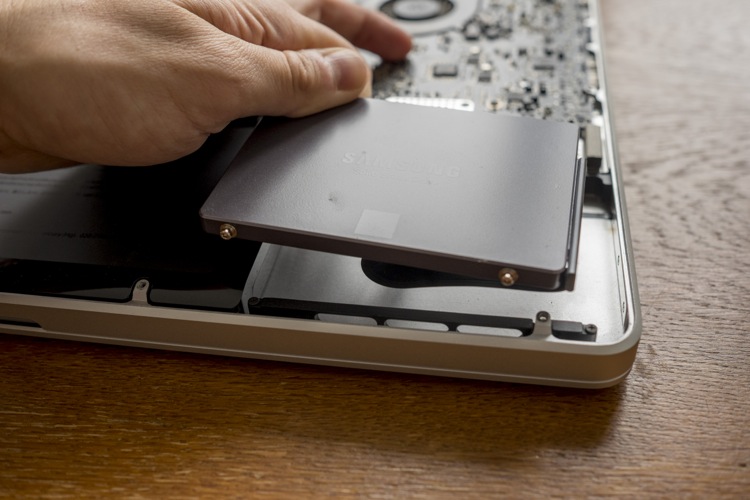  【中古MBPも新品並に！】MacBook Pro 17"（early-2011）の  SSD交換手順を紹介！【古いMBPも復活！】 Mac 